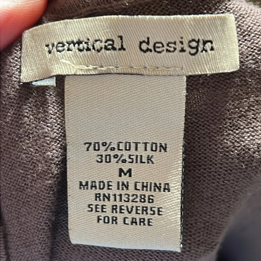 VERTICAL DESIGN sweater with jewel buttons and a cotton/silk blend size medium - Picture 6 of 6